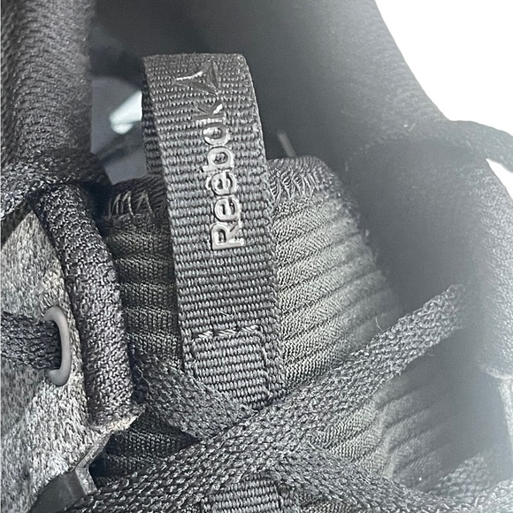 Reebok Mens Hydrorush TR
Black Gray Running Shoes
Sneakers - Size 8 - Picture 10 of 13